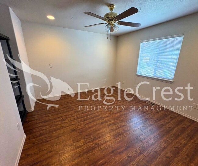 Building Photo - Spacious 3-Bedroom, 2-Bath Home on a Corner Lot-Students Encouraged To Apply
