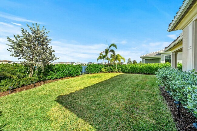 Building Photo - 601 SE Fascino Cir