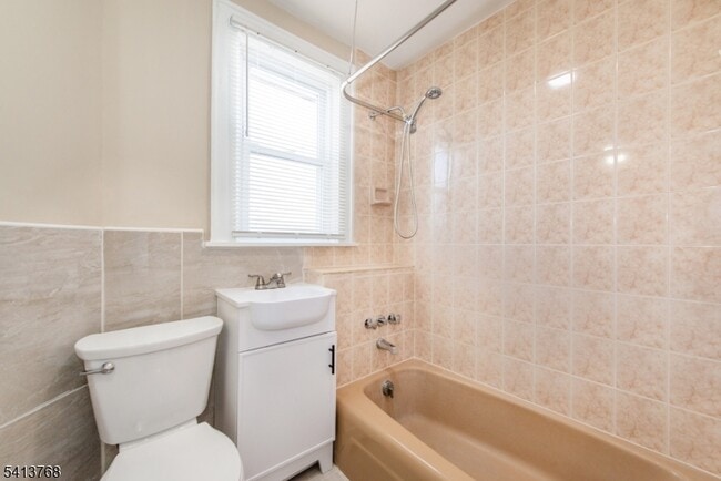 Building Photo - 116 Eagle St