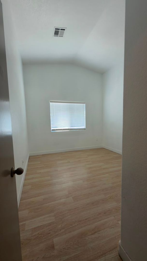 Building Photo - 2050 Los Feliz St