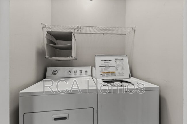 Building Photo - 1009 E Raymond St