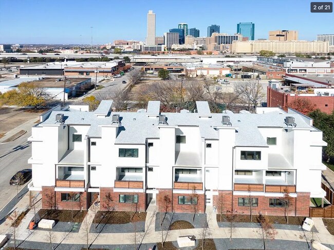 Building Photo - 313 College Ave