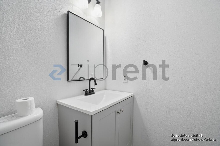 Building Photo - 9830 Sugarloaf Dr