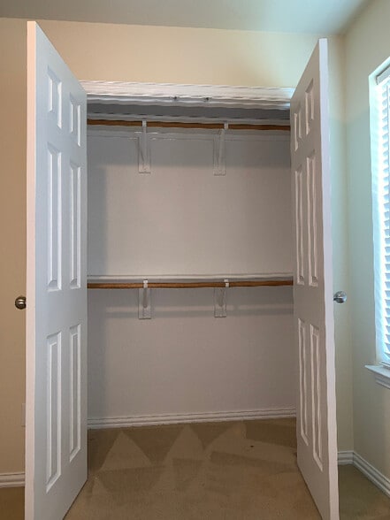 Building Photo - 100 Camden Ct