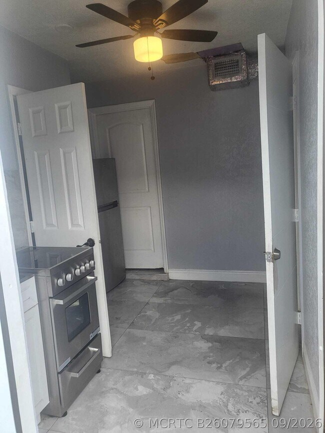 Building Photo - 6765 Rose Dr