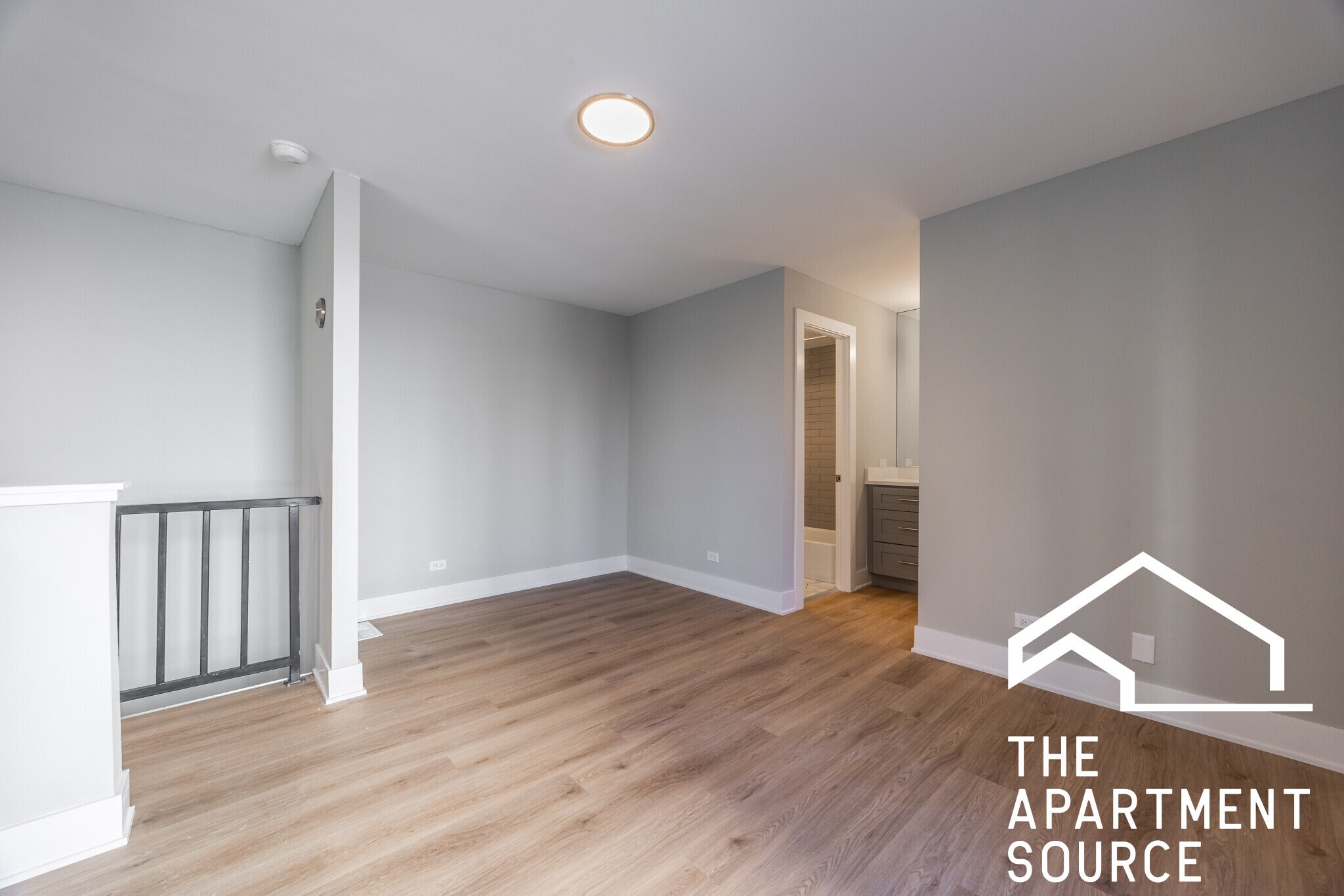 Building Photo - 1223 N La Salle Dr