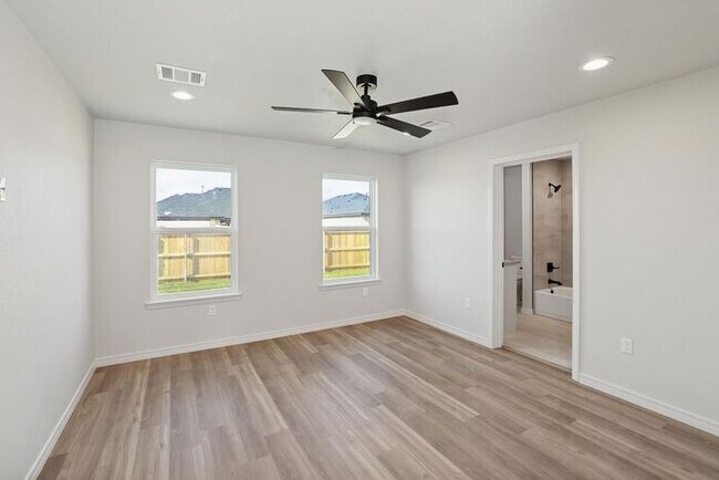 Building Photo - 8904 Oakleaf Ct