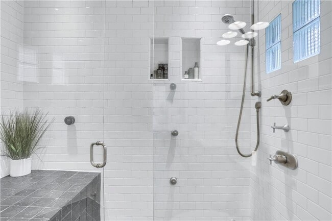 Building Photo - 355 8th St NE