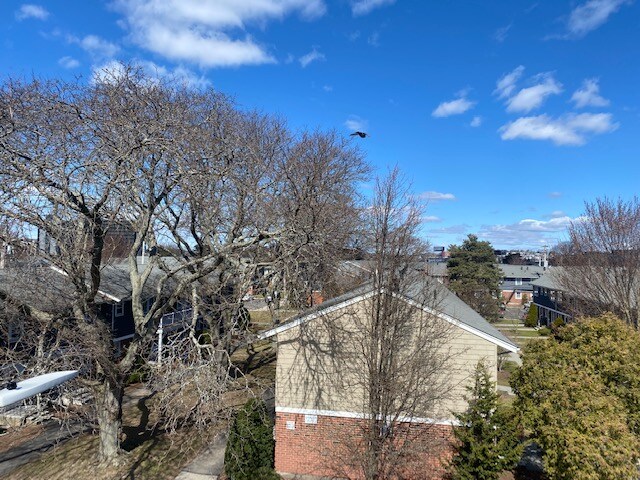 Building Photo - 901 Saratoga St