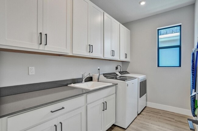 Building Photo - 2622 NW 87th Ter