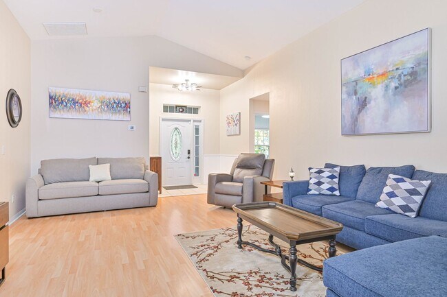 Building Photo - AVAILABLE June 1 - Single Family Pool Home in the Heart of Three Oaks