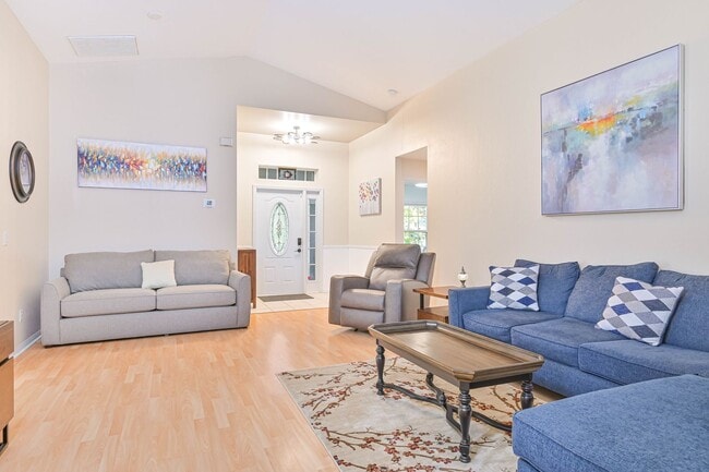 Building Photo - AVAILABLE May 1 - Single Family Pool Home in the Heart of Three Oaks