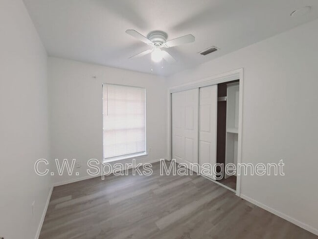 Building Photo - 3517 Hillridge Dr