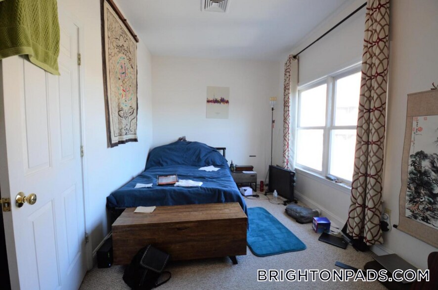 Building Photo - 8 Glencoe St