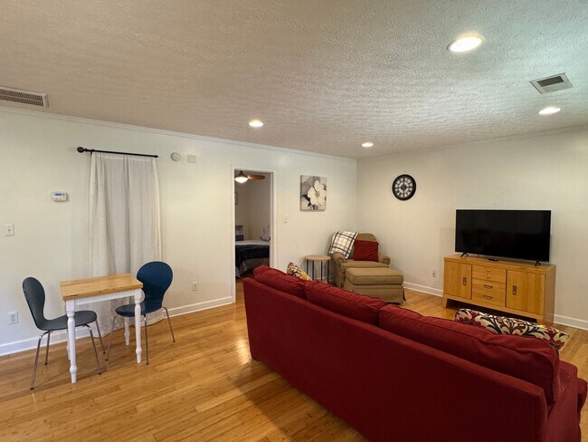 Building Photo - 191 Water Oak St