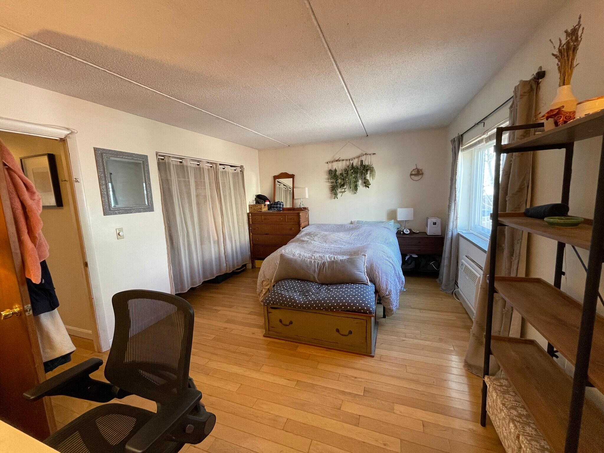 Building Photo - 122 Sycamore St