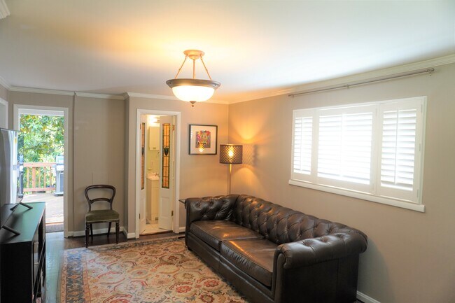 Loads of natural light - 215 Crestmoor Cir