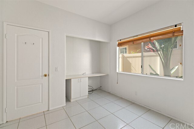 Building Photo - 24 Amarante