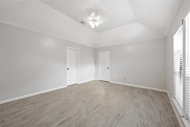 Building Photo - 15218 La Paloma Dr