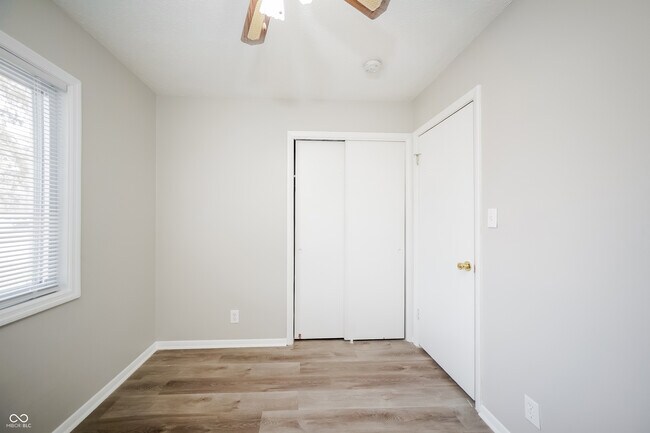 Building Photo - 19 Southlane Dr