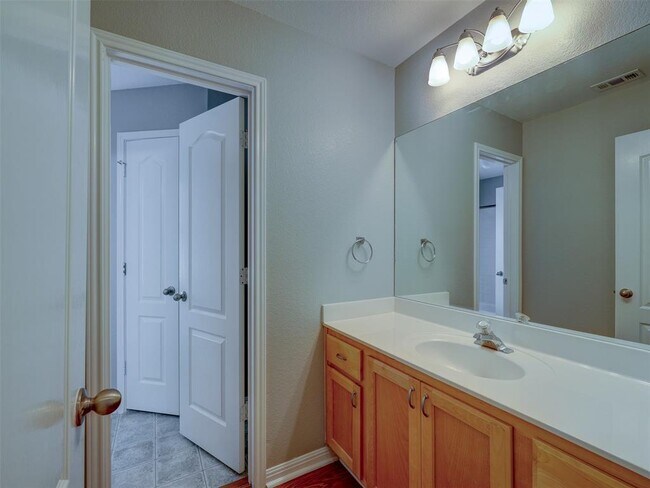 Building Photo - 1554 Homewood Cir