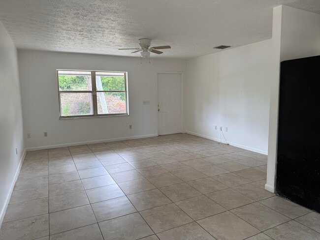 Building Photo - 2564 Navajo Ave
