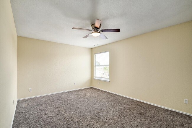 Building Photo - 410 Cardinal Way