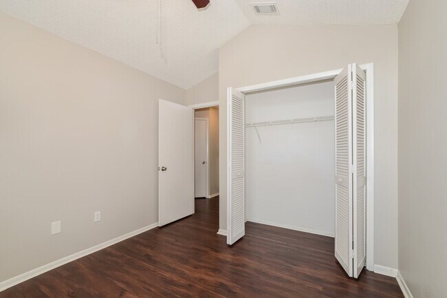 Building Photo - 12612 Belrose Ave