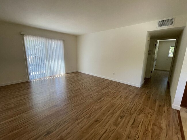 Building Photo - 625 Adams St