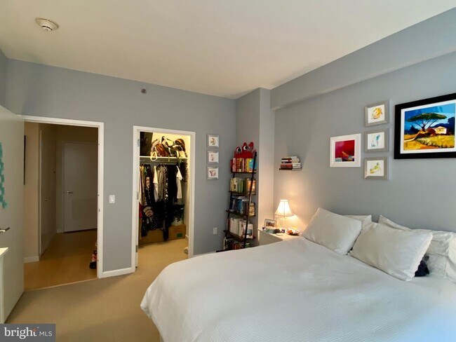 Building Photo - 1425 Locust St