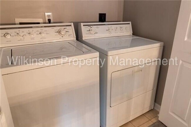 Building Photo - Gorgeous 2Bd/2.5 Bth Townhome in Ballantyne