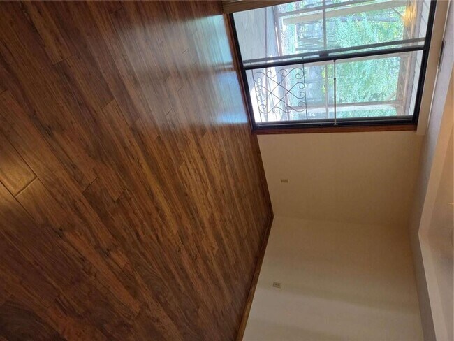 Building Photo - 984 Overlook Dr