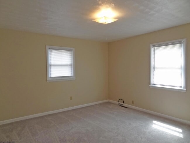 Building Photo - 2726 Stewartstown Rd