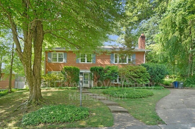 Building Photo - 3160 Ravenwood Dr