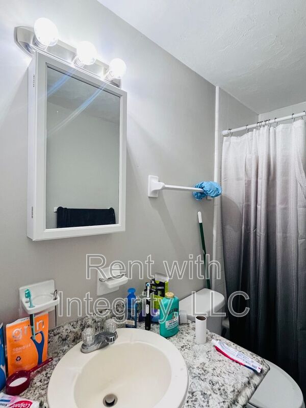Building Photo - 581 Holyoke Ct