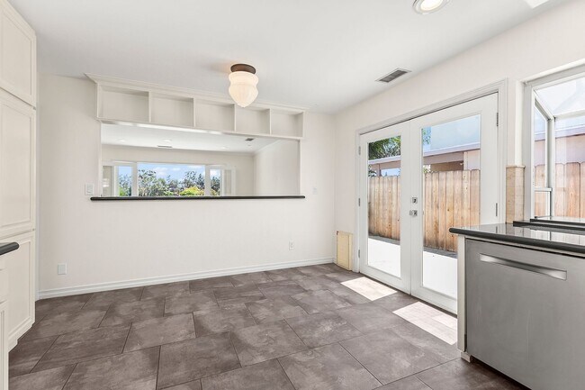 Building Photo - Welcome to Your Dream Home in Sunny San Di...