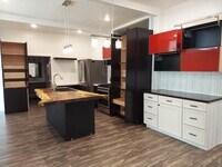 Building Photo - r221-7