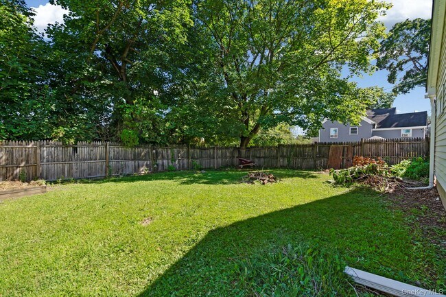 Building Photo - 1 2nd St