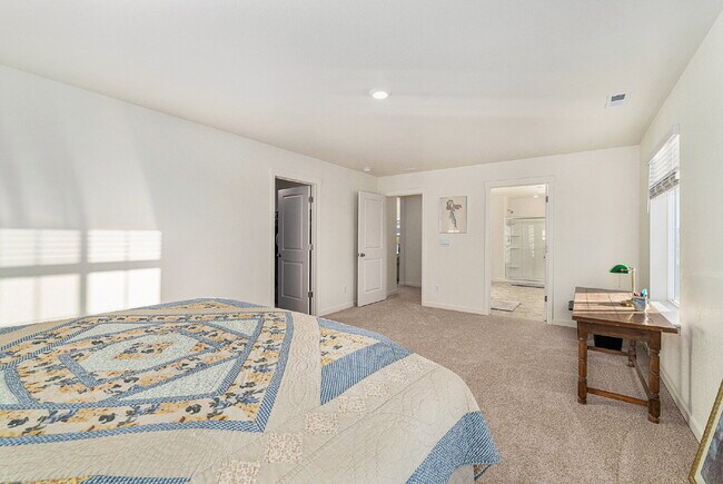 Building Photo - Limited Time Rent Special for this Immacul...