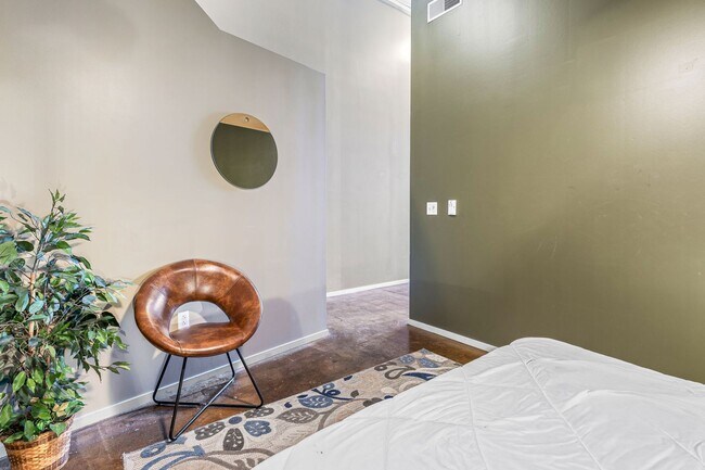 Building Photo - Fully Furnished 1-Bedroom in Lafayette Square | Utilities Included | 3, 6 & 9 Month Leases