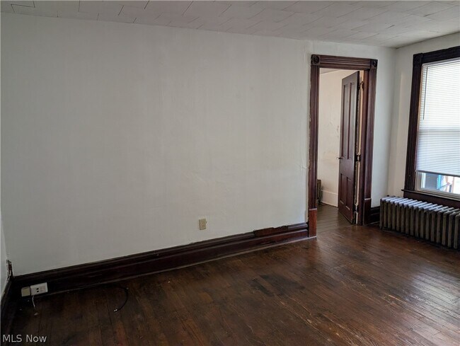 Building Photo - 339 Harris St