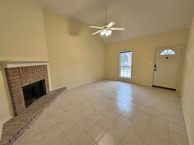 Building Photo - 596 W Ashley Glen Cir