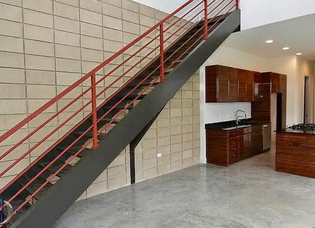 Building Photo - Beautiful home located just off of Cherry ...