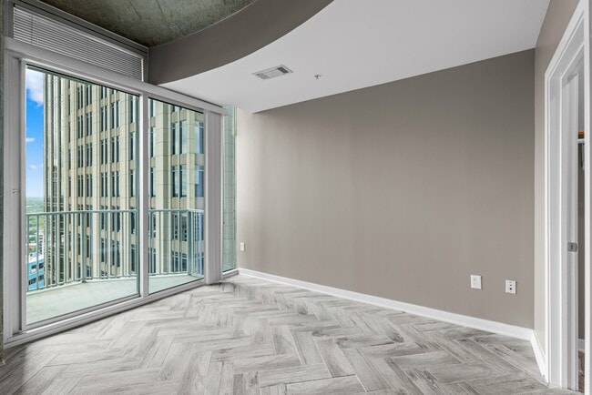 Building Photo - Uptown Condo with AMAZING VIEW!