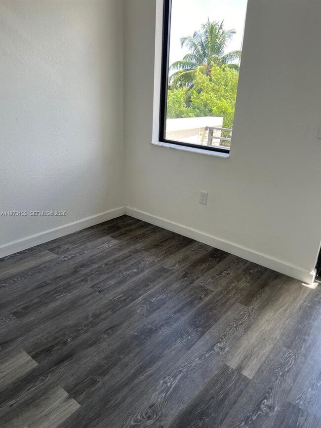 Building Photo - 20564 NE 5th Pl