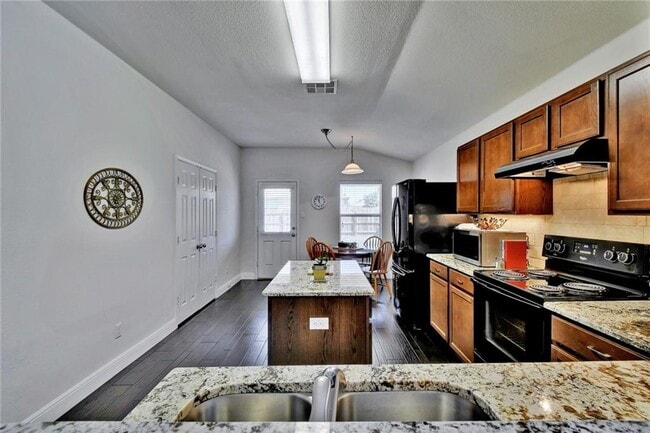 Building Photo - 124 Magpie Goose Ln