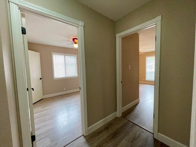Building Photo - 710 Andover Dr