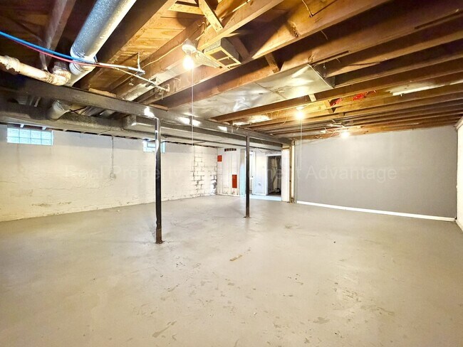 Building Photo - Beautiful Mid-Century 3 Bedroom Steps from Detroit Golf Club!