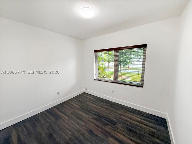 Building Photo - 3128 Coconut Grove Dr