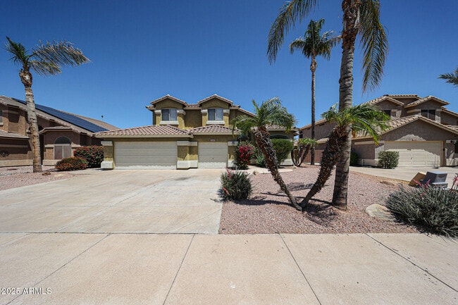 Building Photo - 2568 E Santa Rosa Dr